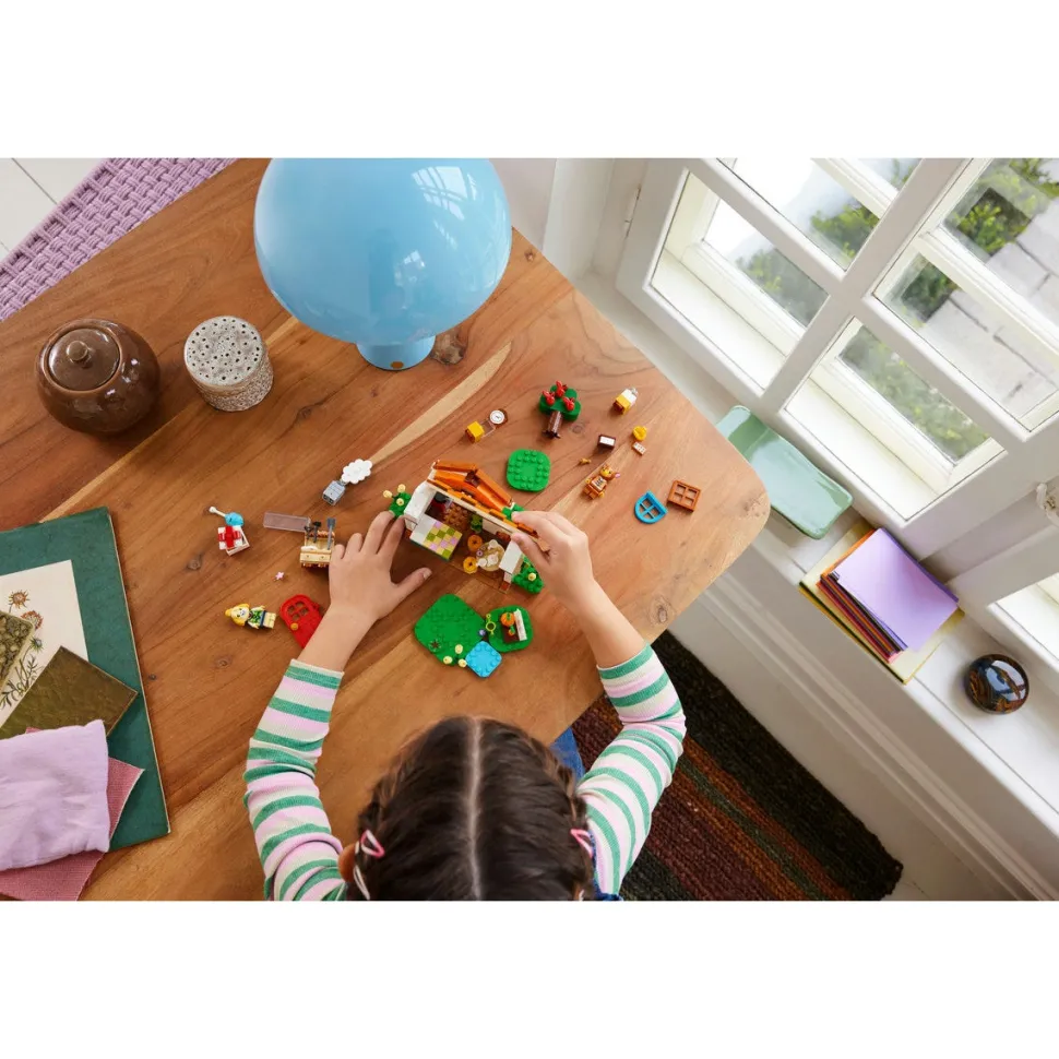 LEGO® Animal Crossing™ Isabelle’s House Visit 77049